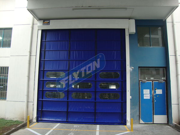 物流倉庫堆積門